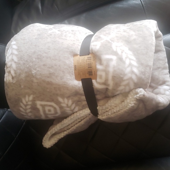 NWT Victoria Secret PINK Sherpa Blanket - Picture 3 of 5